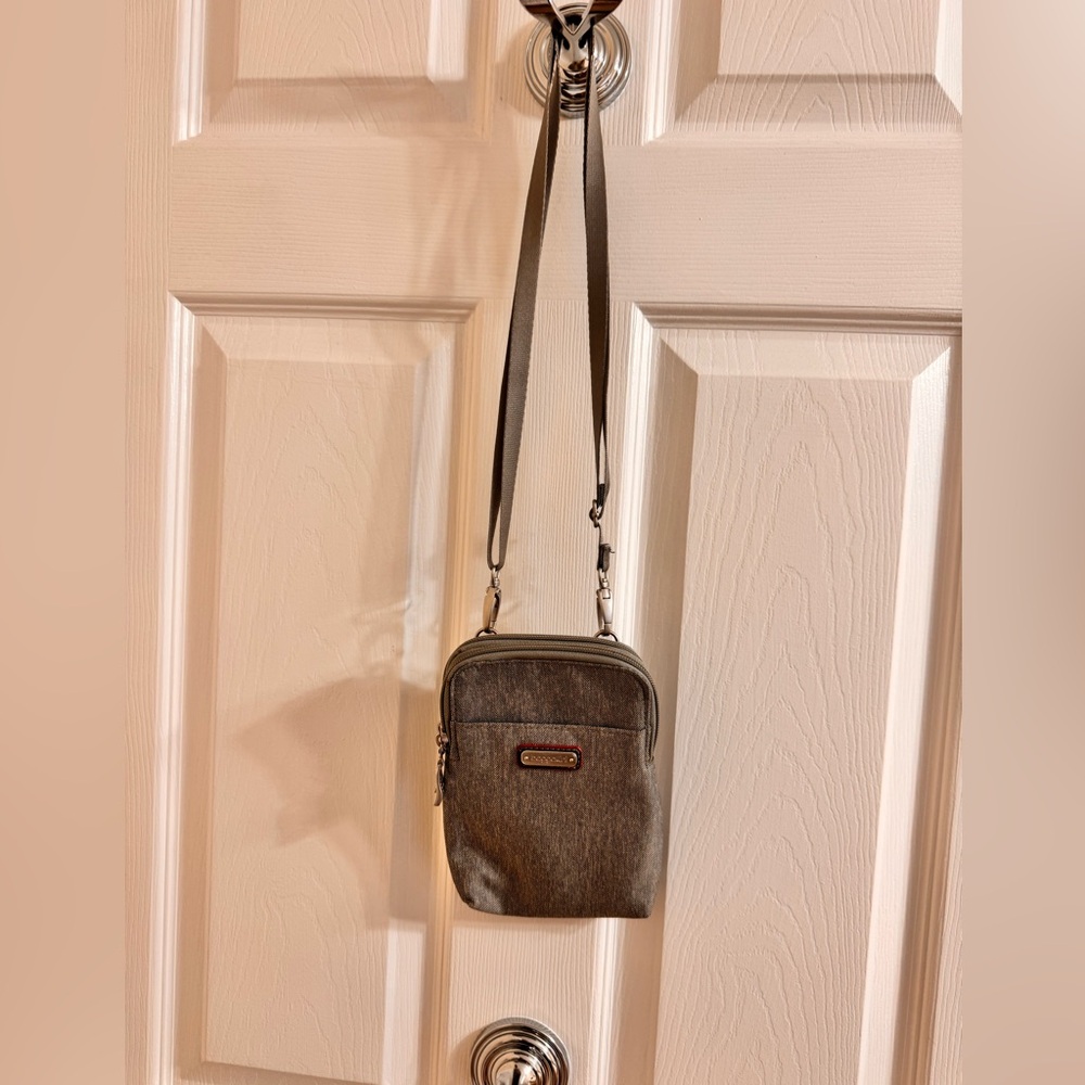 Baggallini Take Two Bryant Mini Crossbody - MISSING WRISTLETexcellent condition - Picture 6 of 11